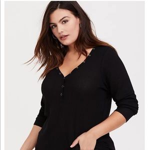 NWT! Torrid 4 BLACK WAFFLE KNIT SNAP HENLEY LONG SLEEVE TEE